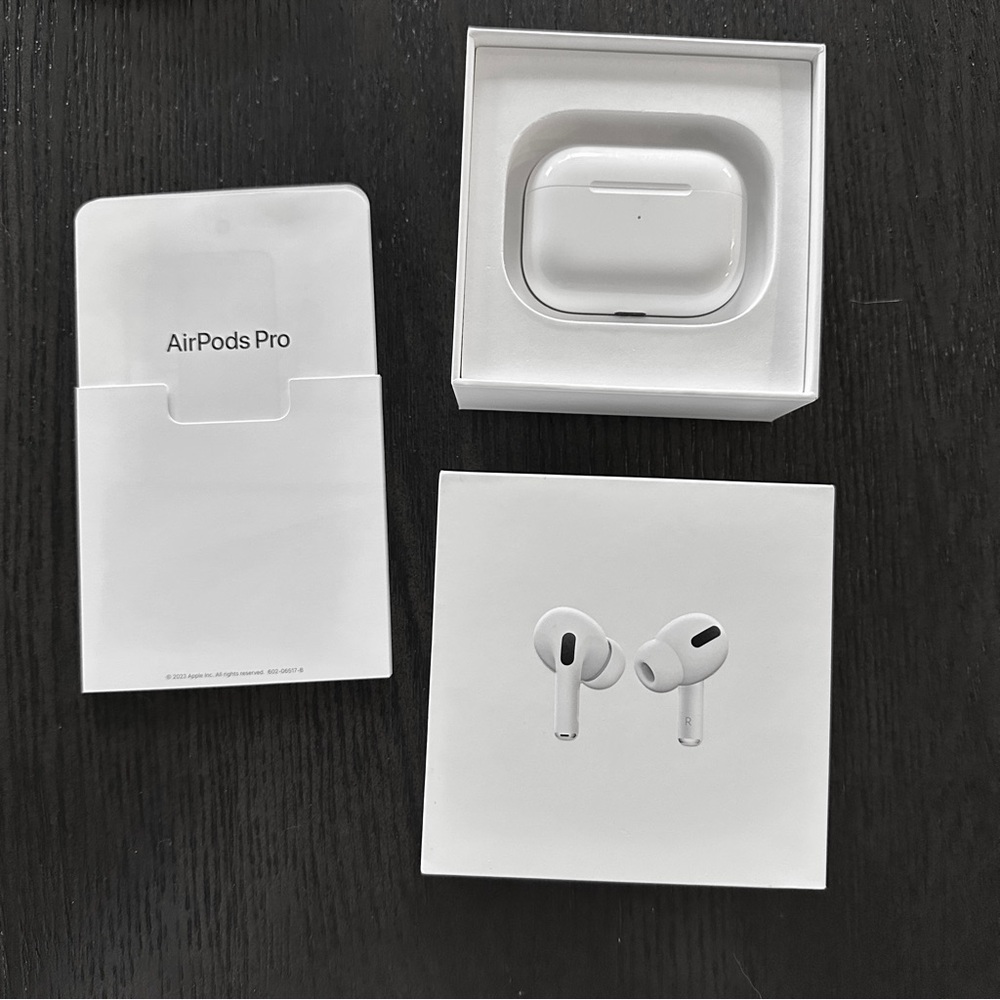 Apple AirPods Pro with White Magsafe Charging Case and 3 sizes ear tips: S M L
